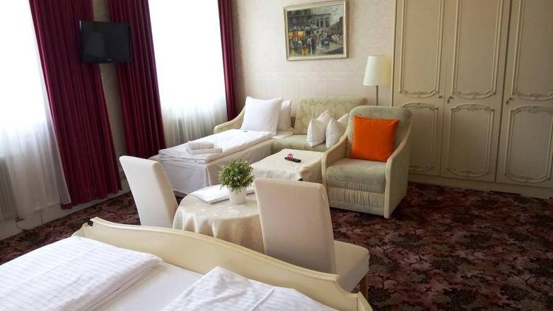 Aviano Pension, Vienna
