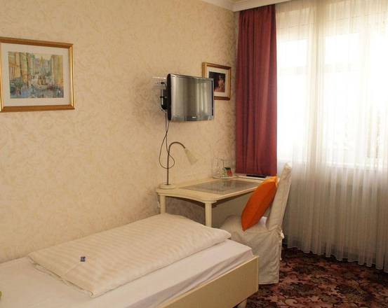 Aviano Pension, Vienna