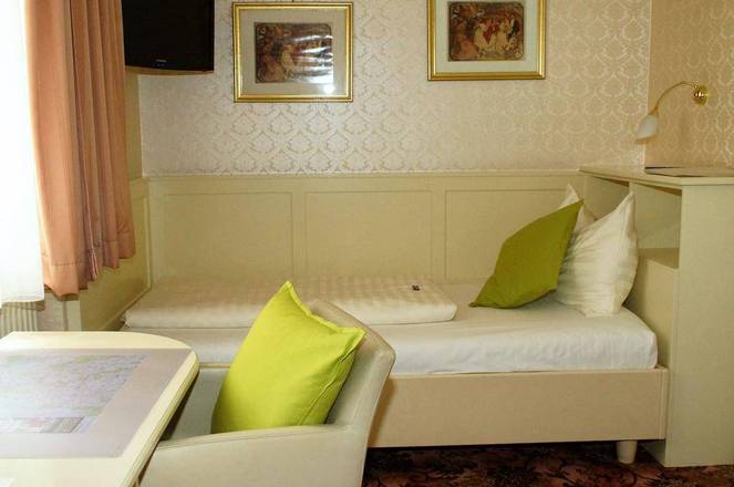 Aviano Pension, Vienna