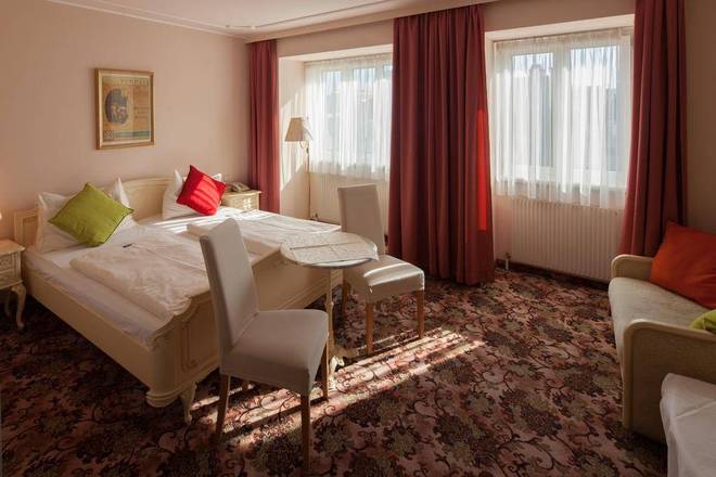 Aviano Pension, Vienna