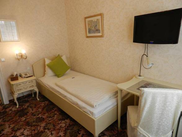 Aviano Pension, Vienna