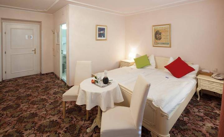 Aviano Pension, Vienna